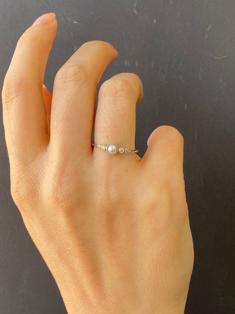 Diamond Pearl Ring, Diamond Ring For Women, Delicate Gold Jewelry, Pearl And Diamond Ring, Jewelry Birthday, Ring Minimalist, Solid Gold Rings, Christmas Gift Jewelry, Delicate Jewelry