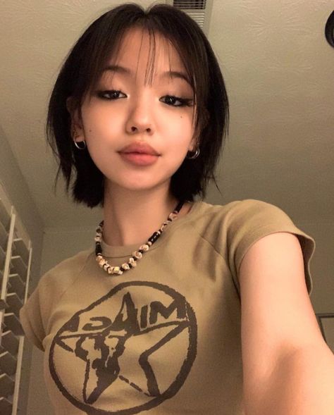 Short Hair Styles Women Round Face, Short Hair For Round Face Shape, Short Asian Haircut For Women, Asian Short Hair Round Face, Haircut For Round Face Shape, Haircuts For Round Face Shape, Hair For Round Face Shape, Short Hair Outfits, Short Hair Cuts For Round Faces