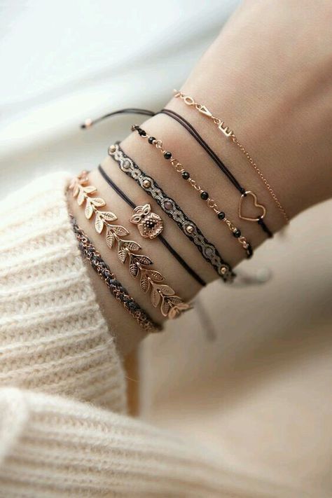 Cincin Diy, Trendy Bracelets, Chic Look, Hand Jewelry, Diy Schmuck, Girly Jewelry, Jewelry Inspo, Stylish Jewelry, Pretty Jewellery