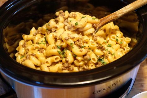 Hamburger Mac, Mac N Cheese Crockpot, Hamburger Mac And Cheese, Slow Cooker Hamburger, Crockpot Cheeseburger, Cheeseburger Mac And Cheese, Beef Mac And Cheese, Hamburger In Crockpot, Cheeseburger Mac