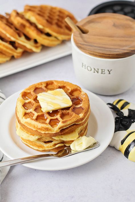 Honey Waffles, Waffles For Breakfast, Cornbread Waffles, Honey Cornbread, Belgian Waffle Maker, Belgian Waffles, Delicious Donuts, Breakfast Pancakes, Waffle Iron