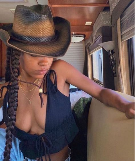 Sydney Graham, Foto Cowgirl, Issa Vibe, Board Pictures, Black Cowgirl, Going Camping, Looks Country, Cowgirl Aesthetic, Mode Inspo