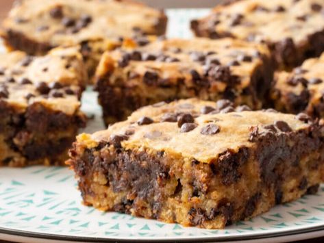 Chunky Monkey Brownies - NewsBreak Chunky Monkey Brownies, Honey Oatmeal Cookies, Chickpea Blondies, Banana Pudding Poke Cake, No Bake Banana Pudding, Banana Chocolate Chip Cookies, Banana Brownies, Chocolate Chip Blondies, Chewy Brownies