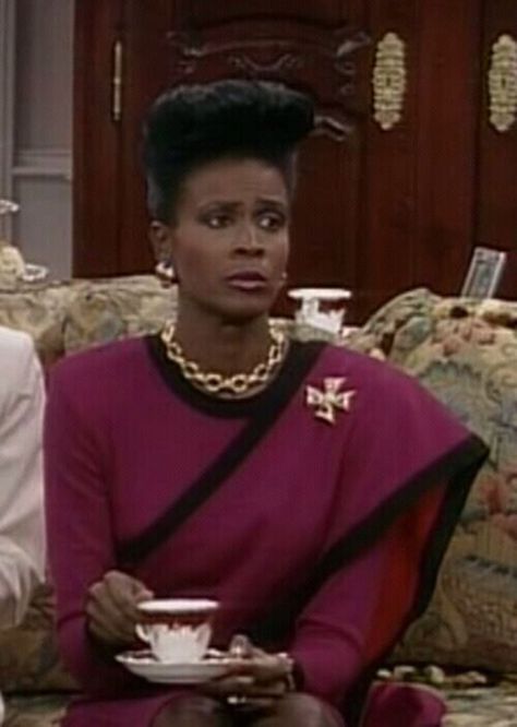 Why the first Aunt Viv kicked the second Aunt Viv's ass! Aunt Viv Fresh Prince, Costumes For Black Women, Aunt Viv, Tv Moms, Fresh Prince Of Bel Air, Prince Of Bel Air, Black Actresses, Vintage Black Glamour, Valley Girls