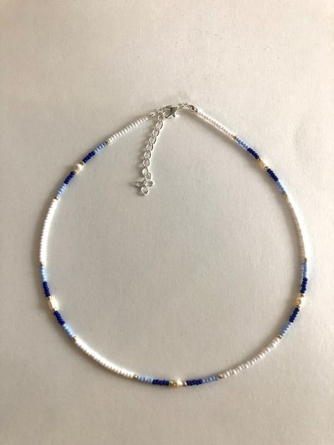 Blue Beaded Necklace Ideas, Tiny Bead Necklace Ideas, Pearl And Seed Bead Necklace, Porcelain Beads Jewelry, Sea Beads Jewelry, Beachy Beaded Jewelry, Glass Seed Bead Necklace Ideas, Beachy Beaded Necklace, Necklace Beads Ideas