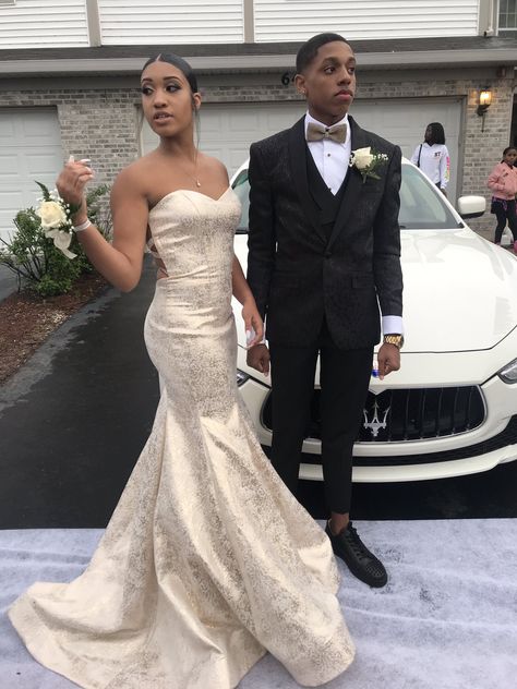 Creme Prom Dress, Prom Dress Couple, Beige Prom Dress, Prom Couples Outfits, Cream Prom Dress, Prom 2k24, Prom Outfits For Guys, Prom 23, Dress Couple