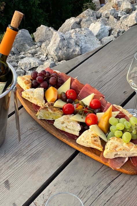 Dinner in croatia #aesthetic #dinner #croatia #view #panorama #food Croatia Aesthetic, Croatia Food, Aesthetic Dinner, Restaurant Aesthetic, Food Inspo, Croatia, Restaurant, Drinks, Essen