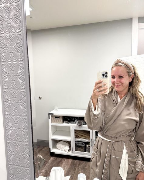 Staying local for spring break but still need some warmth and relaxation? Well there’s TWO places right next to each other here in Downers Grove that you need to check out! . @perspiredownersgrove has individual infrared saunas that use red lights and other color lights to treat various issues. They detoxify, remove impurities, improve circulation, help skin problems, promote relaxation, and so much more. Your first 40 min sessions is $20! . @simplybeautifuldayspa is my go-to spa for facials ... Cute Handmade Cards, Best Facials, Bottomless Mimosas, Color Lights, Red Lights, Nail Services, Improve Circulation, The Spa, All I Want