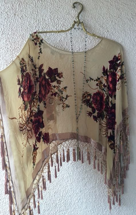 Image of Made in Paris Gypsy Stevie Nicks beaded fringe romantic velvet peasant capelet Moda Over 50, Sukienki Maksi, Look Hippie Chic, Estilo Hippie, Mode Boho, Bohol, Pink Lady, Stevie Nicks, Beaded Fringe