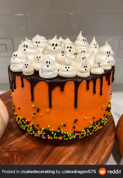 Pictures Of Cakes, Halloween Cupcakes Decoration, Dessert Decor, Spooky Cake, Postres Halloween, Halloween Cake Decorating, Fun Cupcake Recipes, Food Decorating, Boho Halloween