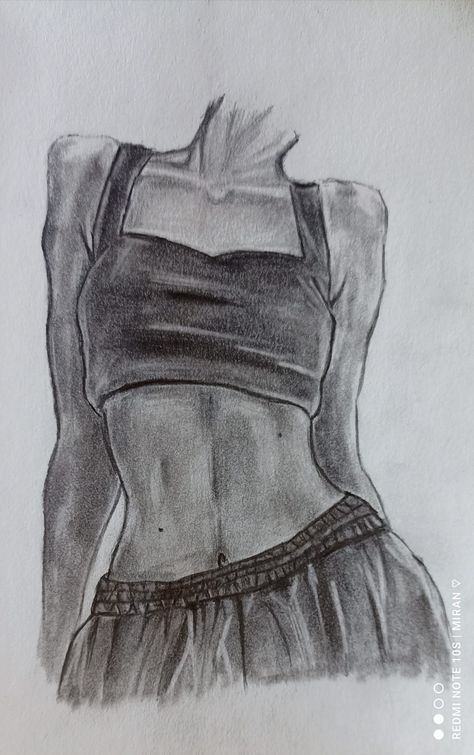 Sketches Of Women Body, Art Sketches Women Body Drawing, Women Body Drawing Reference Poses, Drawing Body Poses Woman Sketches, Pencil Art Drawings Sketches, Women Pencil Drawing, Fashion Body Sketch, Drawing Of Girl, Body Image Art