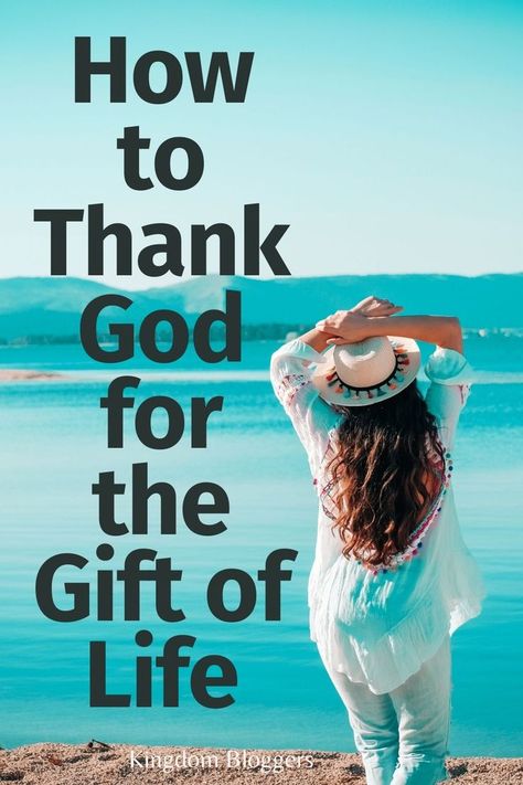 How can we truly thank God for the gift of life He has given us? Through daily prayers of thanksgiving and praise, of course! Thank God Prayers, Prayer Of Thanks To God, Prayers Of Thanksgiving, Prayer Of Thanks, Giving Thanks To God, Thanksgiving Prayer, Connecting With God, Loving God, Prayer For Today