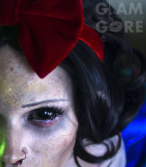 ... The dark side of Disney is coming. Series style. Snow White Makeup Looks, White Makeup Looks, Dark Side Of Disney, Snow White Makeup, Special Effects Makeup Artist, Disney Horror, Disney Princess Costumes, Awesome Makeup, Princesses Disney