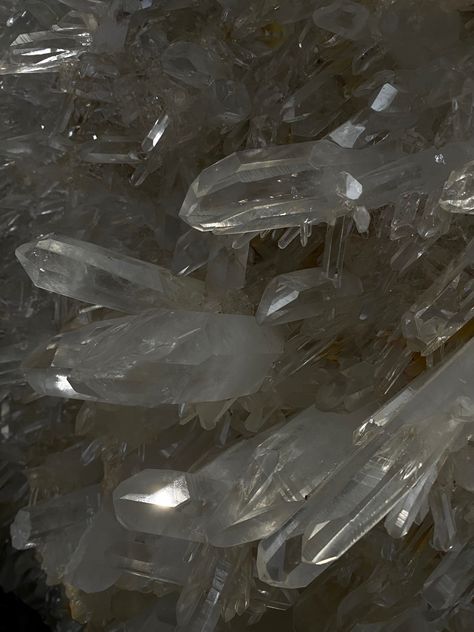 Close up of clear quartz. Crystal. Crystal aesthetic. Crystal background. Spirituality. Clear Quartz Crystal Aesthetic, Crystal Clear Aesthetic, Clear Crystal Aesthetic, Black Crystals Aesthetic, Crystal Core Aesthetic, Quartz Crystal Aesthetic, Clear Quartz Aesthetic, Dark Crystal Aesthetic, Cristal Aesthetic