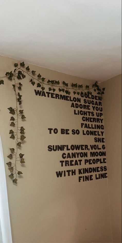 Harry Styles Wall Aesthetic, Aesthetic Harry Styles Room, Room Ideas Aesthetic Harry Styles, Harry Styles Wall Decor Aesthetic, Diy Harry Styles Decor, Harry Room Decor, Bedroom Ideas Harry Styles, Harry Styles Inspired Bedroom, Harry Styles Room Inspiration