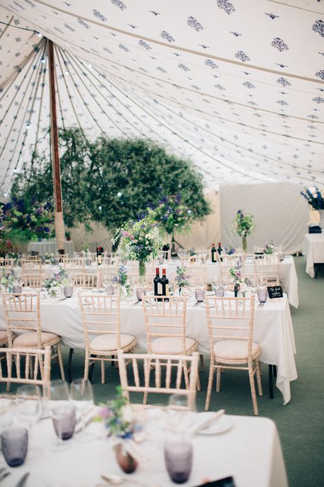 Sperry Tent Wedding, English Country Garden Wedding, Ideas Terraza, Country Garden Wedding, Garden Marquee, English Country Weddings, English Garden Wedding, Field Wedding, English Country Garden