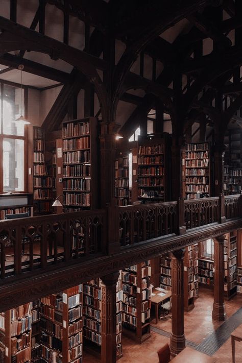 Boarding School Library Aesthetic, Northeast Preppy Aesthetic, Strange World Aesthetic, Wattpad Boarding School, Old Boarding School Aesthetic, Boarding School Shifting, Library At Night Aesthetic, Academy School Aesthetic, Rich Boarding School Aesthetic Classroom