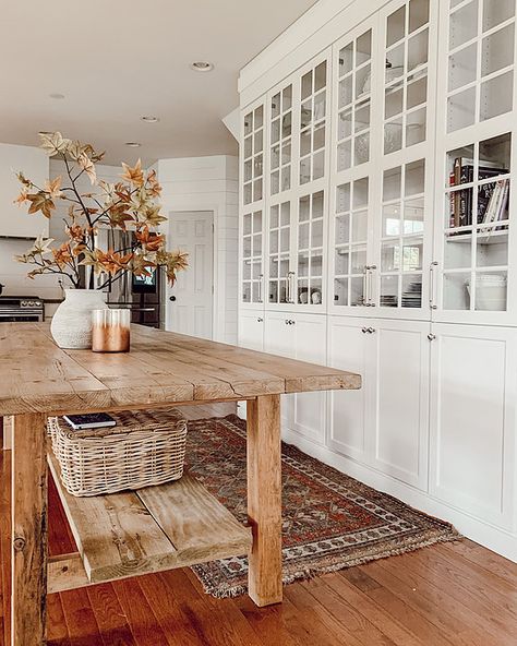 European Farmhouse Fall Decor, Modern Farmhouse Kitchen Decor, European Cottage, Simple Farmhouse, Faux Shiplap, European Farmhouse, Home Decor Ideas Living Room, Fall Kitchen, Home Decorating Ideas