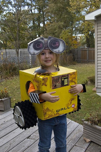 Wall-E, via Flickr. Wall E Costume, Recycled Stuff, Clever Costumes, Best Halloween Costumes Ever, Robot Costumes, Holloween Costume, Elmer's Glue, Homemade Costumes, Wall E