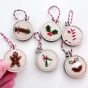 CraftChampions - Etsy UK Christmas Embroidery Ornaments, Diy Easy Embroidery, Festive Embroidery, Embroidery Christmas Ornaments, Mini Christmas Tree Decorations, Christmas Hand Embroidery, Advent Calendar Fillers, Embroidered Tree, Embroidery Decor