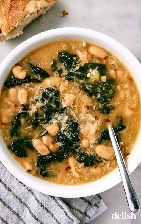 You'll be drinking this comfy cozy soup all winter long. Get the recipe at Delish.com. #kale #soup #vegetarian #healthy #recipes #whitebean Winter Prepping, Kale Soup Vegetarian, Soup With Spinach, Kale Soup Recipes, Navy Beans, Fall Soup, Spinach Soup, Kale Soup, Kale Recipes