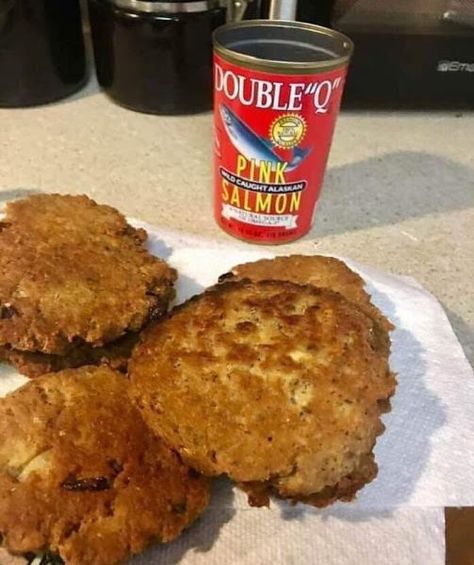 Southern Salmon Patties, Canned Salmon Patties, Fried Salmon Patties, Canned Salmon Recipes, Salmon Cakes Recipe, Salmon Croquettes, Canned Salmon, Salmon Patties Recipe, Fried Salmon