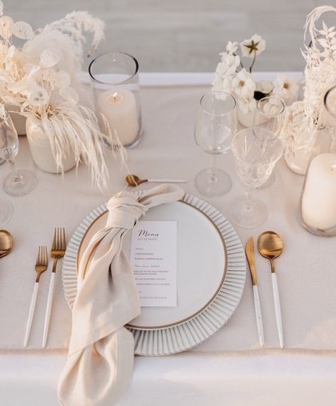 Wedding Reception Table Setting Ideas, Wedding Plate Setting, Wedding Table Place Settings, Neutral Wedding Decor, Wedding Table Setup, Wedding Tableware, Beige Wedding, Cabo Weddings, Wedding Plates