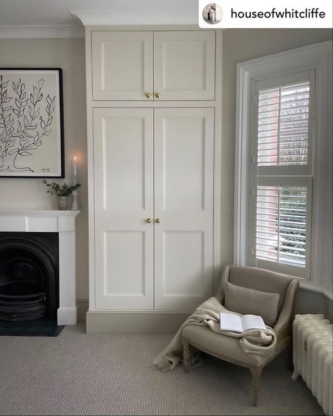 Victorian Terrace Bedroom, Built In Wardrobe Ideas Alcove, Built In Cupboards Bedroom, Bedroom Alcove, Cottage House Interior, House Renovation Design, Lounge Room Styling, Bedroom Built In Wardrobe, Guest Bedroom Design