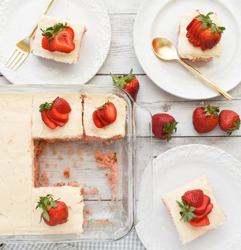 Fresh Low-FODMAP Strawberry Sheet Cake Using Happy Baking Vanilla Cake Mix; Gluten-free | Rachel Pauls Food Fodmap Slow Cooker, Strawberry Sheet Cake, Low Fodmap Appetizers, Low Fodmap Fruits, Fodmap Desserts, Ibs Friendly Food, Strawberry Sheet Cakes, Dairy Free Frosting, Strawberry Cream Cheese Frosting