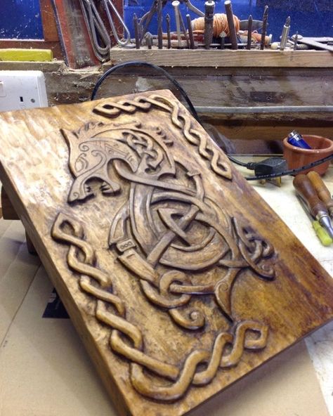 Viking Carving Pattern, Wood Carving Inspiration, Viking Designs Pattern, Relief Carving Patterns, Viking Wood Carving, Ronnie Wood Art, Viking Carving, Wood Carving Projects, Carving Projects