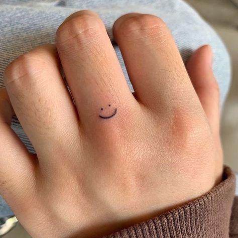 Tato Minimal, Small Girly Tattoos, Tato Henna, Petit Tattoo, Inspiration Tattoos, Cute Little Tattoos, Cute Tiny Tattoos, Finger Tattoo, Discreet Tattoos