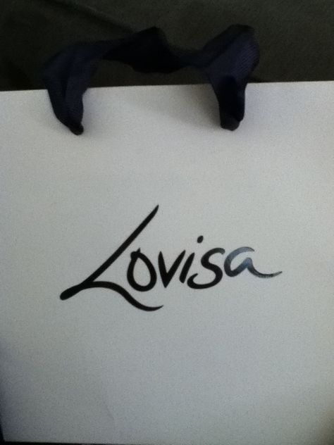 Lovisa bag go and purchase anything at the Lovisa store but get something small like earrings, rings and more and you will get the Lovisa small bag it is very cute Lovisa Jewellery, Birthday Things, Mood Humor, Streetwear Fashion Women, Cool Pictures Of Nature, Earrings Rings, Small Bag, Sweet 16, Jewelry Stores