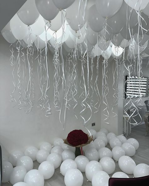 All white ceiling ☁️🤍✨ 60 ceiling balloons, 50 floor balloons & 100 red roses 🌹 • • #londonballoons #balloondelivery #balloondecorations #balloonsetup #birthdaysetup #ceilingballoons #whiteballoons #christeningballoons #christeningdecor #babyshowerdecor #balloondecor #balloon #london #londonevent #redrose #roses #rosebouquet #flowerdelivery Floor Balloons, 100 Red Roses, Ceiling Balloons, Christening Balloons, Balloons Flowers, Balloon Ceiling, Beautiful Balloons, Balloon Delivery, Office Siren