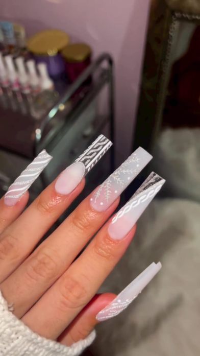 Classy Nails Photo Christmas White Nails Acrylic, White Christmas Nails Acrylic Long, Medium Acrylic Nails Christmas, Winter Long Acrylic Nails, Winter Nails 2023 Trends Acrylic Long, Christmas Theme Nails Acrylic, Christmas Themed Nails Acrylic, Christmas Nails Acrylic White, Winter Theme Nails