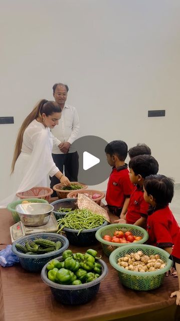 PIET Sanskriti KIDDO on Instagram: "🤩Introducing various concepts to the kids :🤩 ~ The concept of *Vegetables*  ~ The concept of *Buying & Selling* ~ The concept of *Currency*  Kids are learning the names of various vegetables & using the money to buy those & taking away a bag full of vegetables that they purchased from their very own *”PIET KIDDO Vegetable Shop”*🥕🧅🥔🥦🥒🫑🛍️🤩  Best place for your kids early education * Day Care  * ⁠Play school * ⁠Preschool   Every child has a UNIQUE STORY We help them to CHERISH IT #YESPIET   💚Activity based learning  💚 Celebrations, Special days and events with memorable take aways.  💚Hygienic care and comfort provided for the kids.  💚Activity based activities  💚Soft skills  #yespiet" Vegetables Day Activities For Kids, Vegetable Day Celebration In School, Food Related Activities For Kids, Vegetables Activity For Preschool, Little Chef Activities For Kids, Day Care Activity Ideas, Vegetables Crafts For Kids Preschool, Vegetable Art And Craft, Vegetable Activities For Preschool