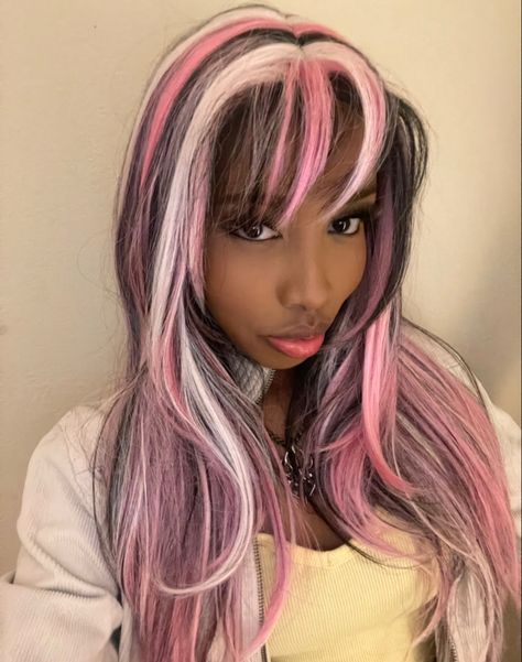 Brown And Pink Sew In, Cyvery2k Aesthetic, Blue Hair With Pink Highlights, Pink And Black Hair Black Women, Gyaru Hair Color, Pink Black And Blonde Hair, Y2k Wigs, Half Pink Half Blonde Hair, Mcbling Hairstyles