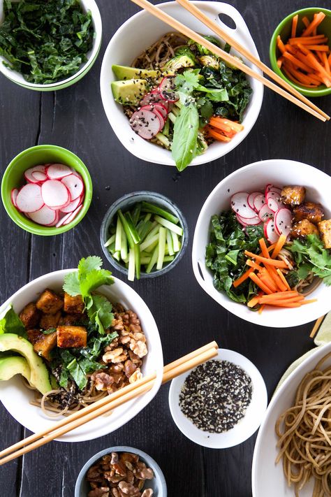 Buckwheat soba noodles are my current jam. I never really cooked with them until recently when I started experimenting with some Asian noodle-y dishes, and now I can't get enough. Their heartiness ... Buddha Bowl Vegan, Soba Noodle Bowl, Grain Bowl Recipe, Party Food Bars, Soba Noodle, Asian Noodle, Diner Recept, Camille Styles, Soba Noodles