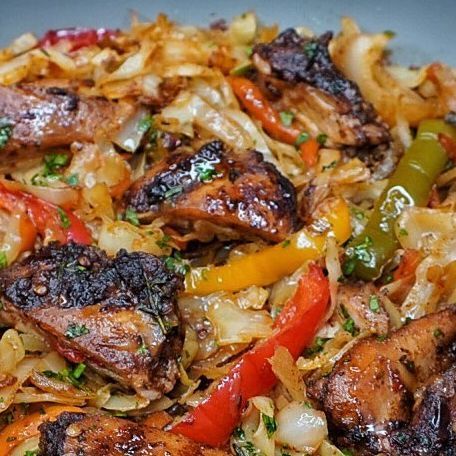 Kay on Instagram: "EASY JERK CHICKEN STEAM CABBAGE 🇯🇲🤤🤩🔥🥵🚀💃🏽🚦🥬 . Healthy Succulent pieces of boneless jerk chicken and steamed cabbage. Quick, simple and extremely flavourful dish. The perfect island style appetiser with a extra BANG. Consists lightly seasoned steamed white cabbage, bell peppers and carrots. Topped it off with some spicy Jerk chicken. It only takes 25 minutes to prepare and ready to eat within 35 minutes!! ABSOLUTELY DELICIOUS!! . . DM FOR MORE INFO TO GET MY DAILY RE Jerk Fried Cabbage, Jerk Chicken And Cabbage Recipe, Caribbean Cabbage Recipes, Jamaican Cabbage And Carrots, Jerk Cabbage Recipe, Jerk Cabbage, Caribbean Cabbage, Chicken And Cabbage Recipes, Jamaican Cabbage Recipe