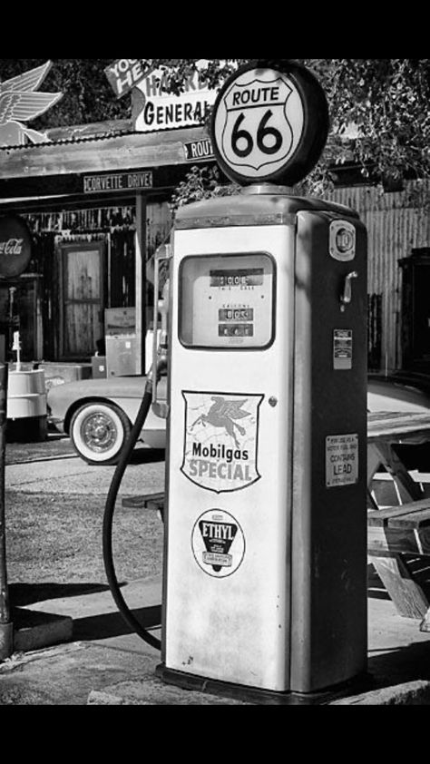 Barber Shop Vintage, Route 66 Arizona, Cars Photography, Pompe A Essence, Cars Birthday Party Disney, Photography Black And White, Gas Pumps, Super Luxury Cars, Foto Art