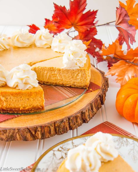 Pumpkin Chai Cheesecake (video) via @littlesweetbaker Pumpkin Chai Cheesecake, Chai Cheesecake, Pear And Almond Cake, Yummy Cheesecake, Thanksgiving 2020, Pumpkin Chai, Pear Recipes, Cheesecake Filling, Ginger Snap Cookies