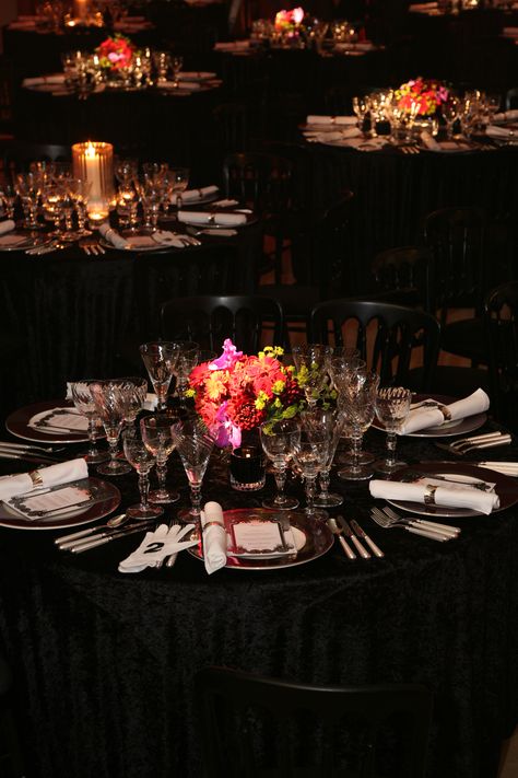 Dramatic table centres with black table cloth and black chairs at wedding venue Kent House Knightsbridge Black Wedding Table Linens, Black Table Cloth Dinner Party, Black Tablecloth Colorful Flowers, Wedding Black Table Cloth Ideas, Black Table Cloth Decor, Black Table Cloth Wedding, Chairs At Wedding, Black Table Linens Wedding, Black Tablecloth Wedding