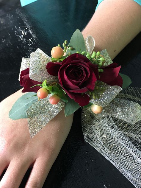 Mother of the Bride wrist corsage. 💕 Wrist Corsage For Red Dress, Fall Wrist Corsage Homecoming, Fall Wedding Corsages For Mothers, Christmas Wedding Corsages Mother Of The Bride, Flower Bracelet Wedding Wrist Corsage, Christmas Corsage, Dance Flowers, Mother Of The Bride Jewelry, Prom Flowers Corsage