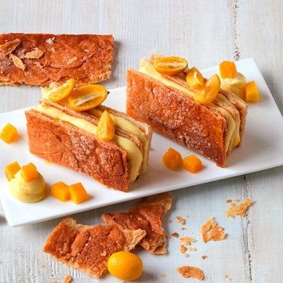 Ricetta Millefoglie con crema al mango | La Cucina Italiana Cornbread, French Toast, Takeout Container, Cereal, Toast, Mango, Pasta, Dessert, Ethnic Recipes