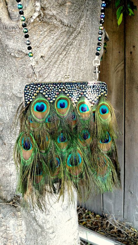 Feather Purse, Peacock Purse, Groom Style Wedding, Purse Wedding, Prom Purse, Artist Bag, Purse Ideas, Feather Fashion, Peacock Theme