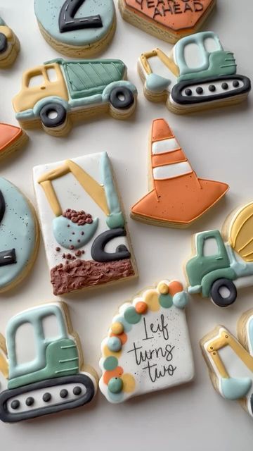 Bulldozer Cookies, Bakery Studio, Construction Cookies, Construction Theme Birthday Party, Construction Theme Party, 2nd Birthday Party Themes, Construction Birthday Parties, Trucks Birthday Party, Construction Theme