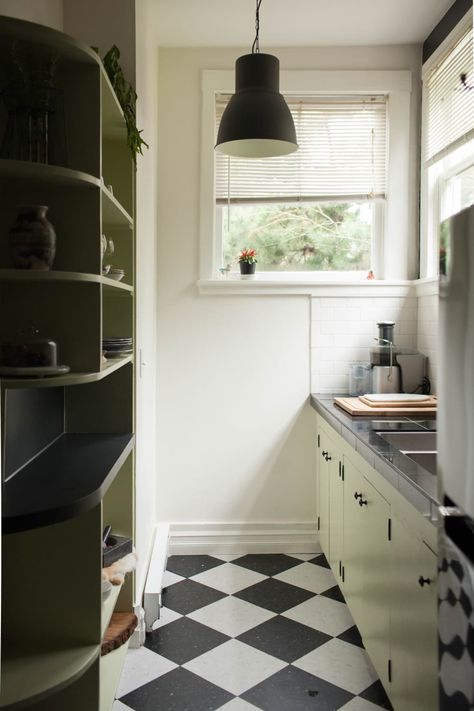 1910 Kitchen, Checkered Floor Kitchen, Interesting Flooring, White Kitchen Floor, White Kitchen Tiles, Black And White Tiles, White Floors, Kitchen Floor Tile, Kitchen Floor