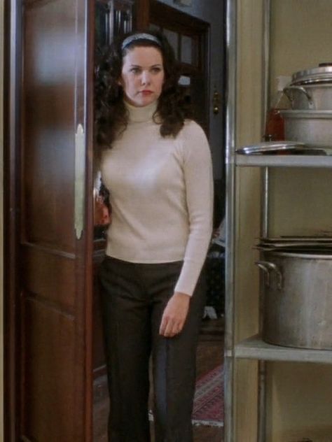 Chessy From Parent Trap Outfits, Lorelai Work Outfits, Laurelai Gilmore Outfits, Loralie Gilmore Work Outfits, Loralie Gilmore Outfits Aesthetic, Lorelei Gilmore Outfits Season 1, Lorelai Gilmore Outfits Winter, Lolerai Gilmore Outfit, Lorelei Gilmore Style