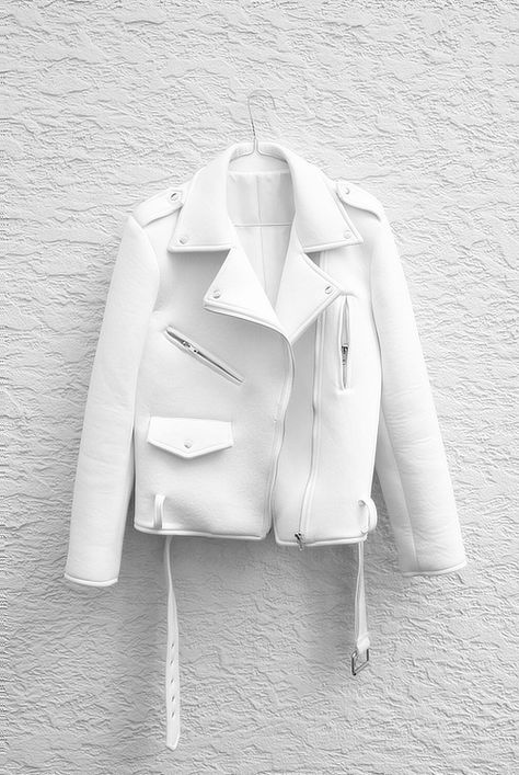 White Leather Jacket, All White Party, Mode Chic, Minimal Chic, White Jacket, Shades Of White, Gyaru, White Aesthetic, Mode Style