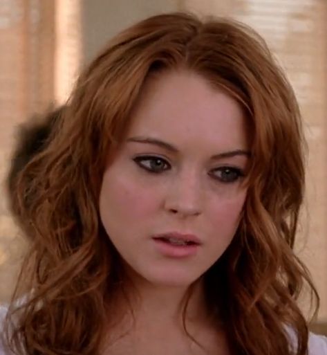 90s Smudged Eyeliner, Cady Heron Makeup, 90s Eyeliner, 2000s Eyeliner, Cady Mean Girl, Lindsay Lohan Mean Girls, Lindsay Lohan 2000s, Mean Girls Makeup, 00s Makeup