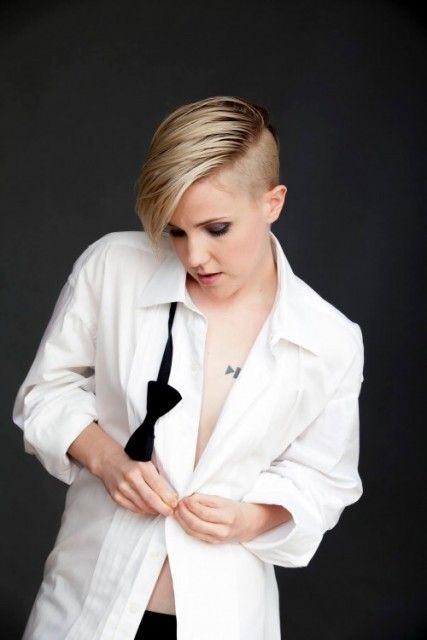 Hannah Hart, Nonbinary People, The Holy Trinity, New Girlfriend, Androgynous Fashion, Tomboy Fashion, Holy Trinity, Girl Crushes, Attractive People